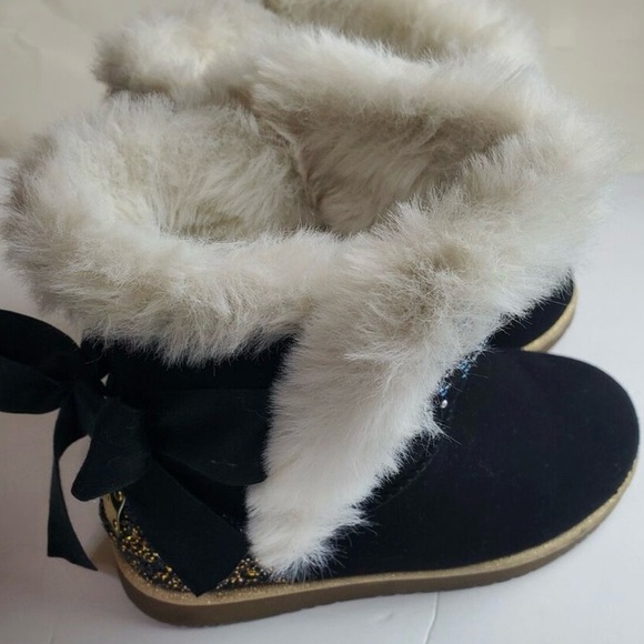 Gorgeous Juicy Couture Faux Fur Boots - Picture 2 of 6